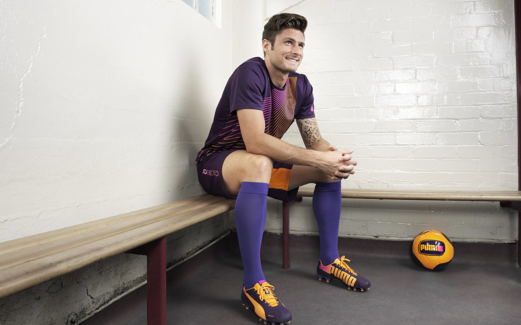 职业球队教练组扩编设立专项训练岗位细化任务分工,球队教练的另类工作